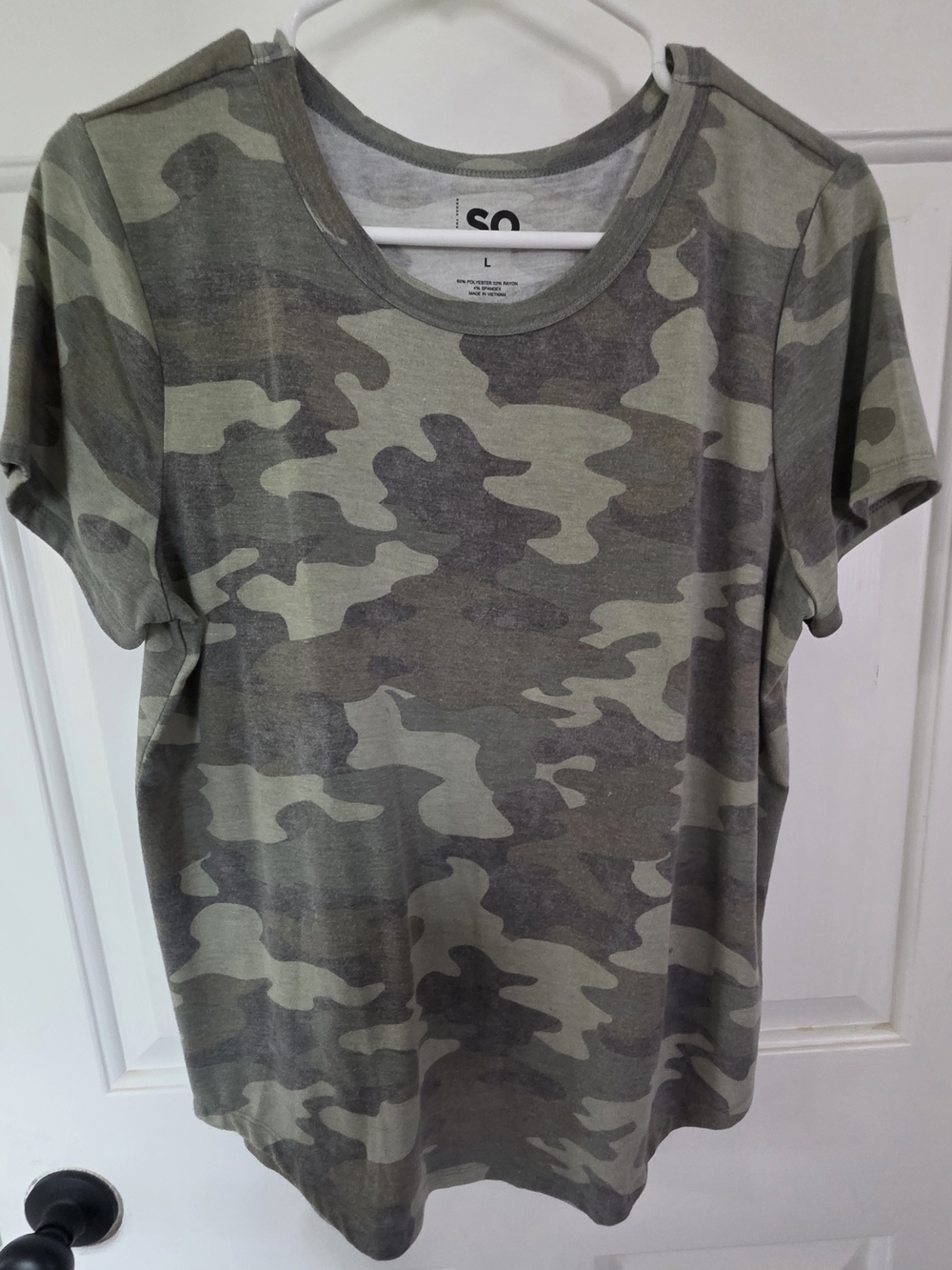 SO Men’s Green & Gray Camo Short Sleeve Crewneck Tee